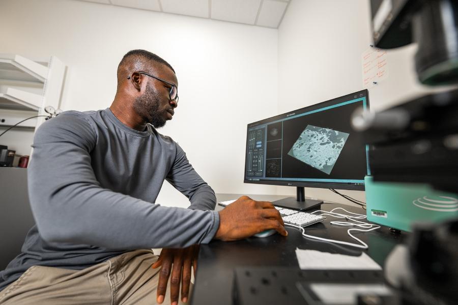 A student working with imaging equipment in the Bioengineering and Sciences building.