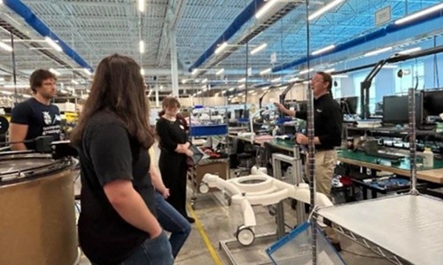 BMES club activity students in a large lab